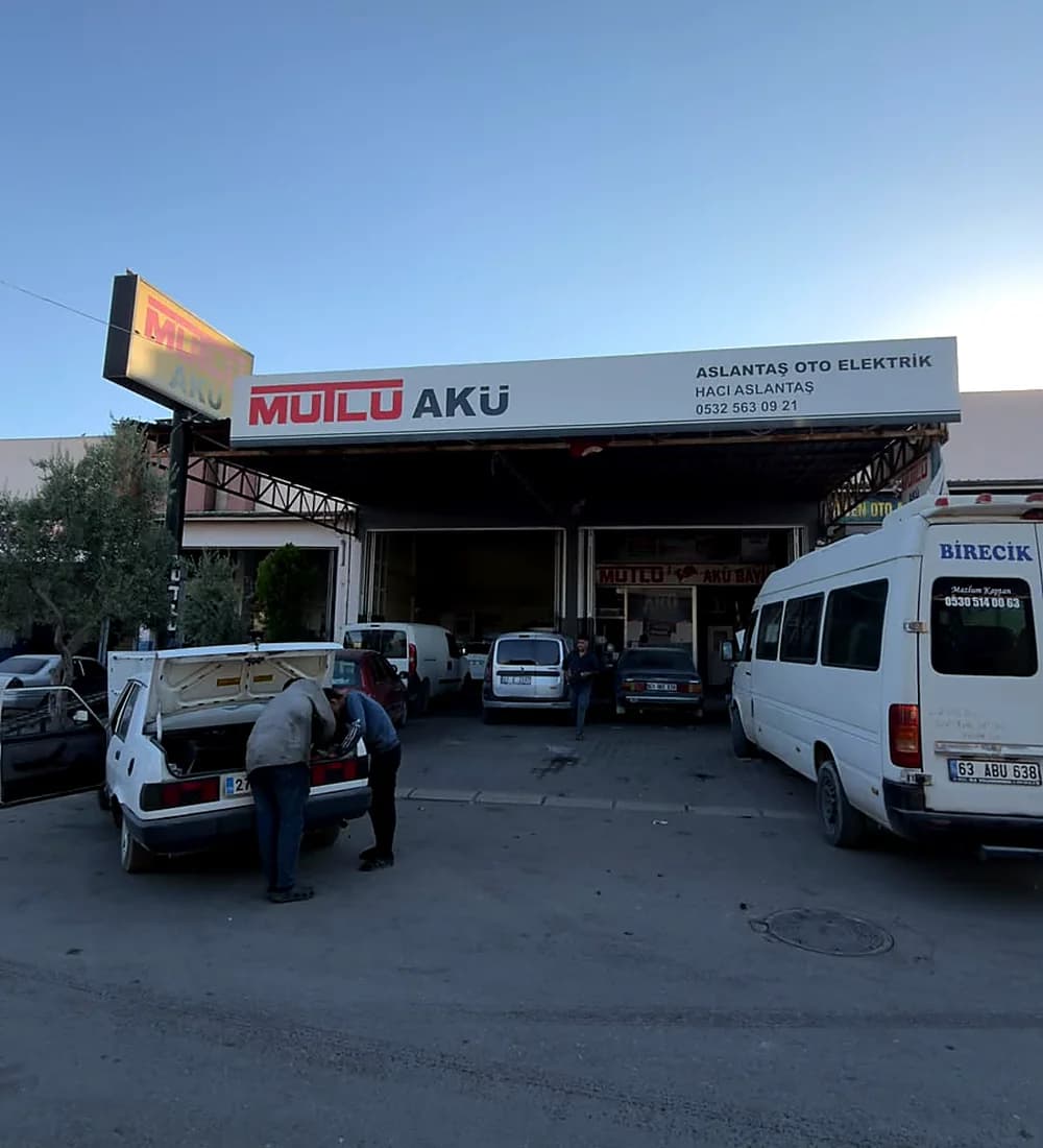 Aslantaş Oto Elektrik dış cephe ve Mutlu Akü tabelası